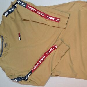 Tommy Hilfiger Mens Long Sleeve Tee Sz XL Tan Logo Red Blue Cotton Casual Crew